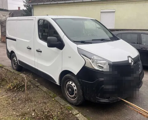 Ceo auto u delovima, beli Renault Traffic 1.6 dCi 8