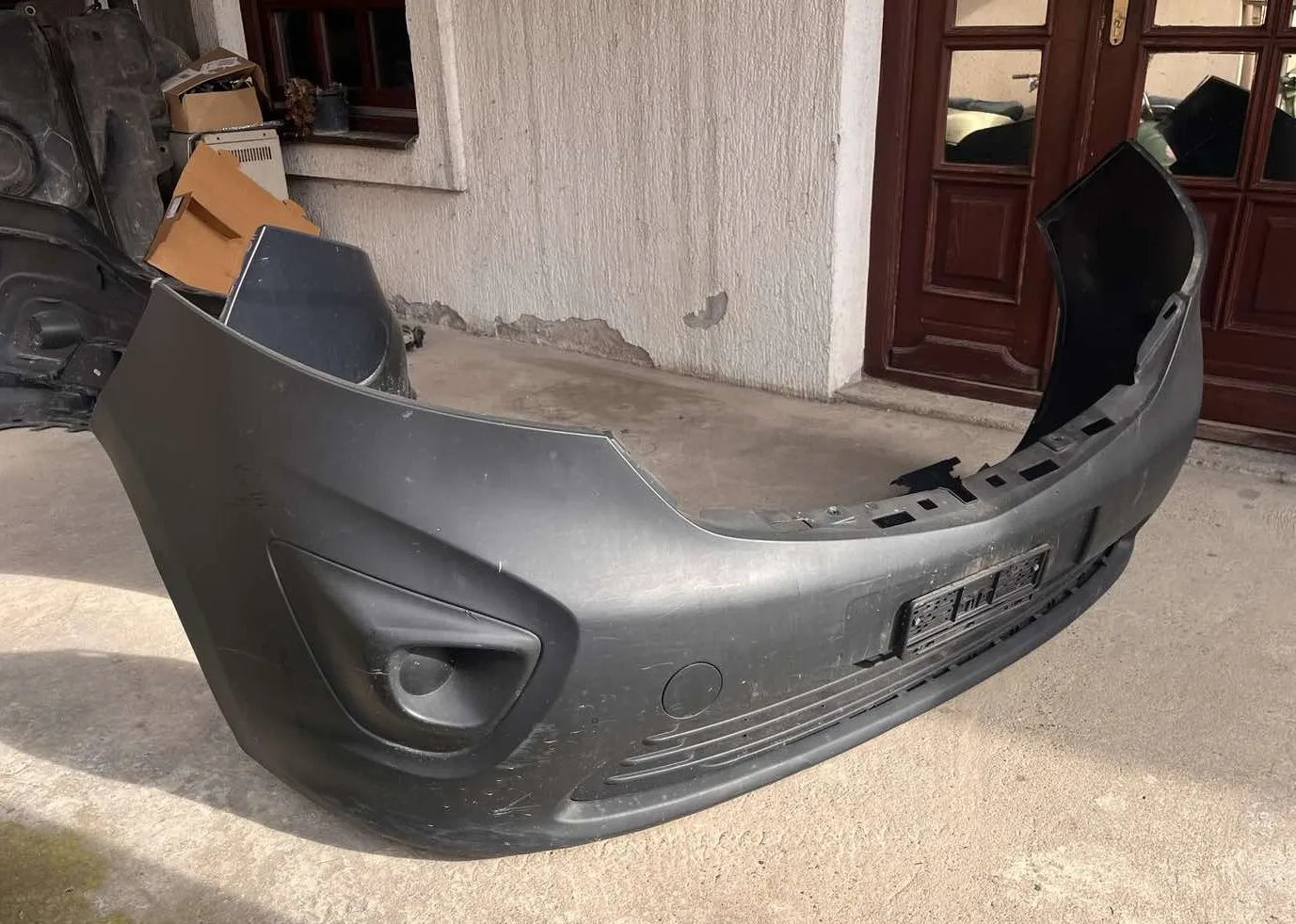 Prednji branik Renault Traffic 1.6 dCi