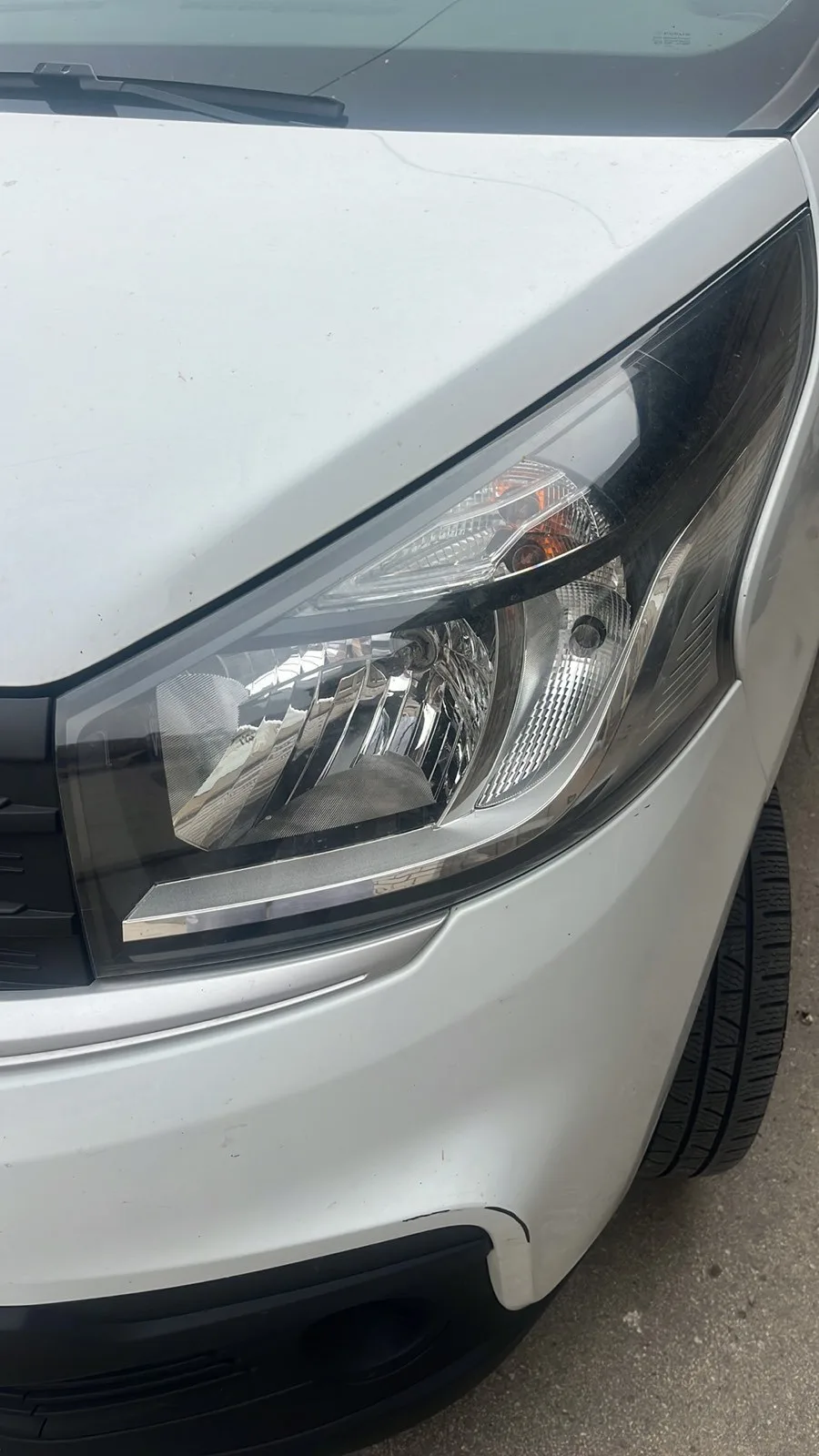 Prednji far Renault Traffic 1.6 dCi