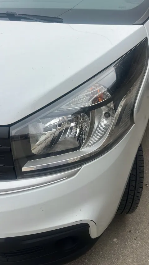 Prednji far Renault Traffic 1.6 dCi